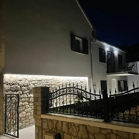 2 Apartment Tisno