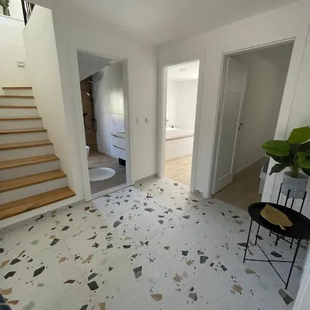 2 Apartment *